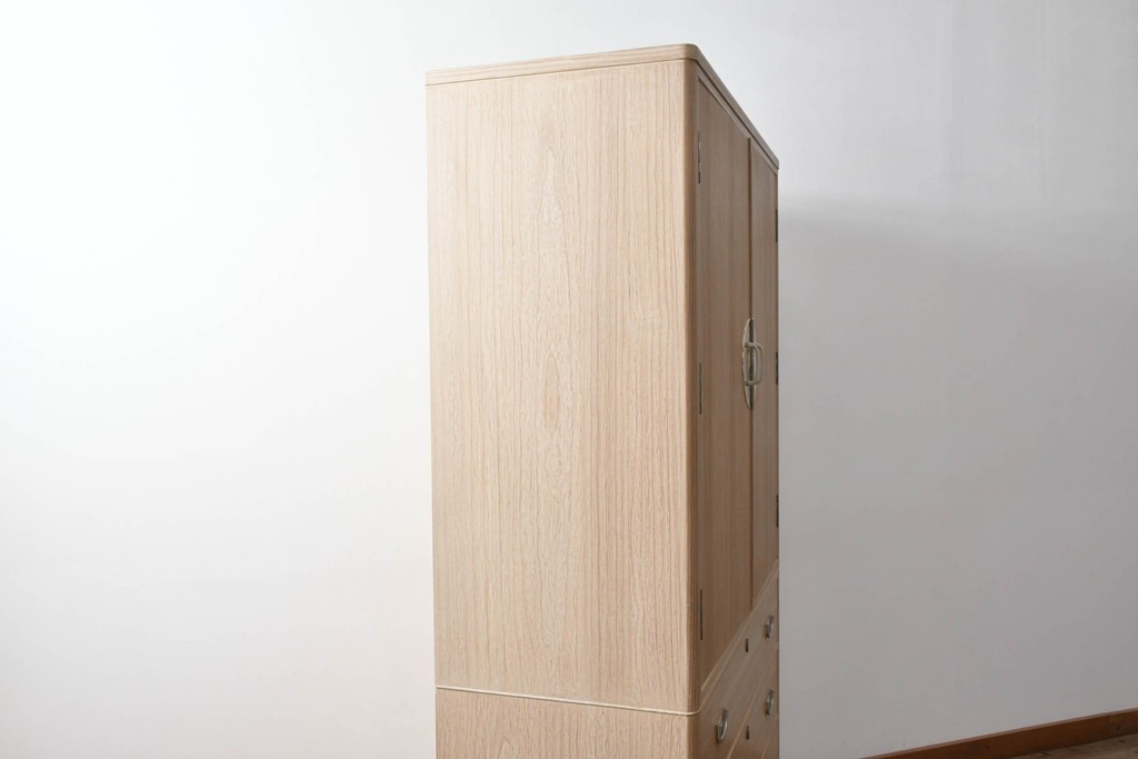 中古　美品　伝統工芸品　一級技能士 有本一郎作・久光刻　繊細な彫刻が美しい加茂総桐箪笥　定価約150万円　(R-086221)