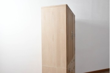 中古　美品　伝統工芸品　一級技能士 有本一郎作・久光刻　繊細な彫刻が美しい加茂総桐箪笥　定価約150万円　(R-086221)