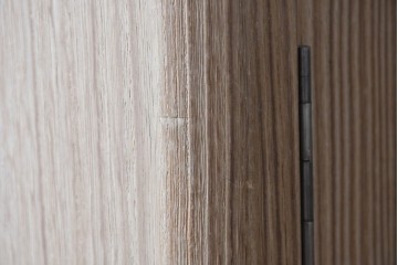 中古　美品　伝統工芸品　一級技能士 有本一郎作・久光刻　繊細な彫刻が美しい加茂総桐箪笥　定価約150万円　(R-086221)