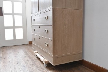 中古　美品　伝統工芸品　一級技能士 有本一郎作・久光刻　繊細な彫刻が美しい加茂総桐箪笥　定価約150万円　(R-086221)