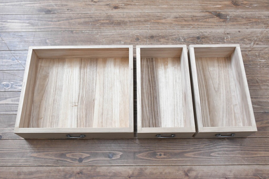 中古　美品　伝統工芸品　一級技能士 有本一郎作・久光刻　繊細な彫刻が美しい加茂総桐箪笥　定価約150万円　(R-086221)