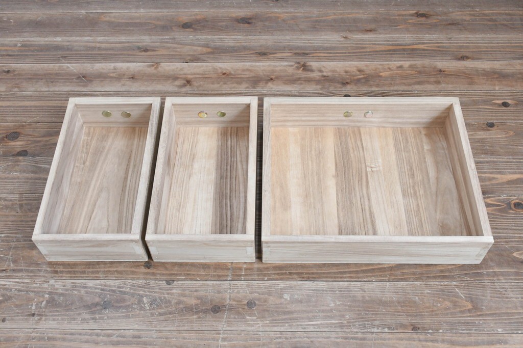 中古　美品　伝統工芸品　一級技能士 有本一郎作・久光刻　繊細な彫刻が美しい加茂総桐箪笥　定価約150万円　(R-086221)