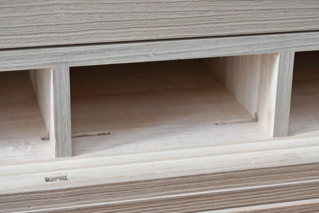 中古　美品　伝統工芸品　一級技能士 有本一郎作・久光刻　繊細な彫刻が美しい加茂総桐箪笥　定価約150万円　(R-086221)