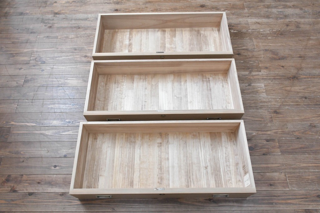 中古　美品　伝統工芸品　一級技能士 有本一郎作・久光刻　繊細な彫刻が美しい加茂総桐箪笥　定価約150万円　(R-086221)