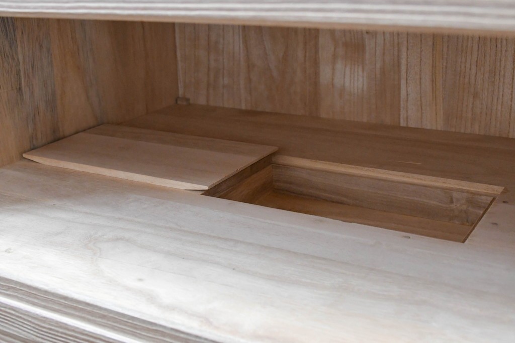 中古　美品　伝統工芸品　一級技能士 有本一郎作・久光刻　繊細な彫刻が美しい加茂総桐箪笥　定価約150万円　(R-086221)