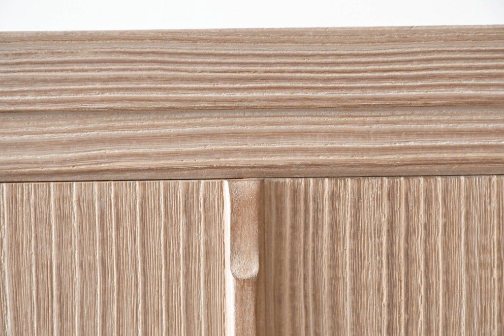 中古　美品　伝統工芸品　一級技能士 有本一郎作・久光刻　繊細な彫刻が美しい加茂総桐箪笥　定価約150万円　(R-086221)