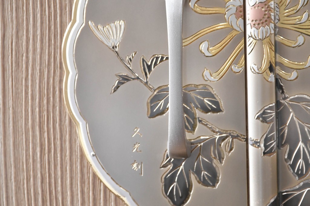 中古　美品　伝統工芸品　一級技能士 有本一郎作・久光刻　繊細な彫刻が美しい加茂総桐箪笥　定価約150万円　(R-086221)