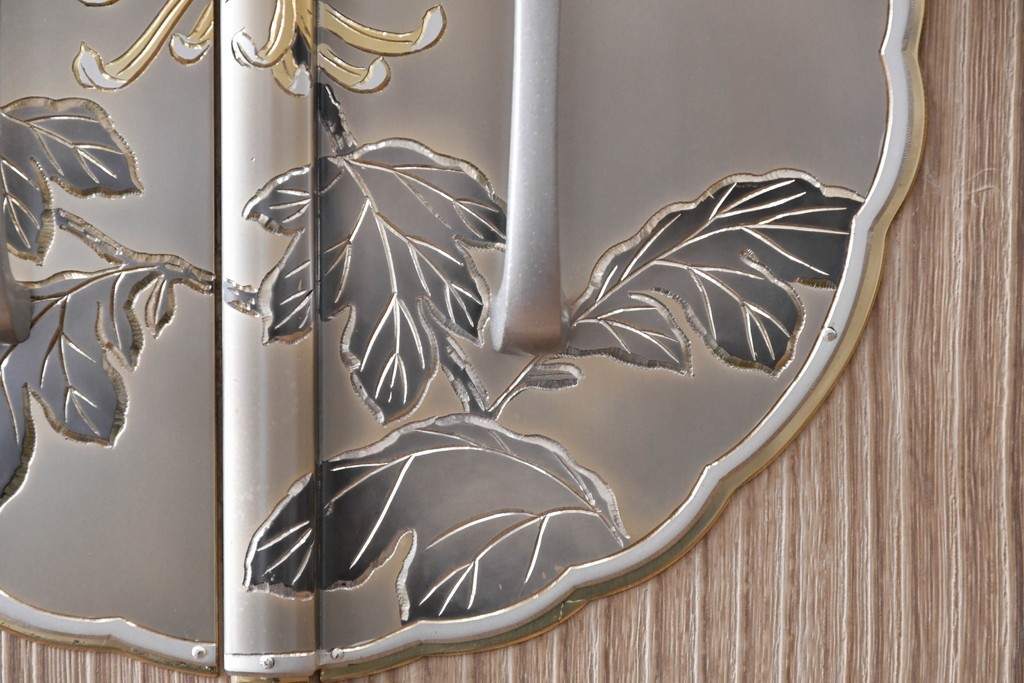 中古　美品　伝統工芸品　一級技能士 有本一郎作・久光刻　繊細な彫刻が美しい加茂総桐箪笥　定価約150万円　(R-086221)