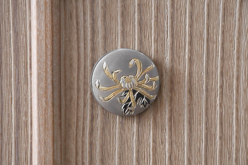 中古　美品　伝統工芸品　一級技能士 有本一郎作・久光刻　繊細な彫刻が美しい加茂総桐箪笥　定価約150万円　(R-086221)