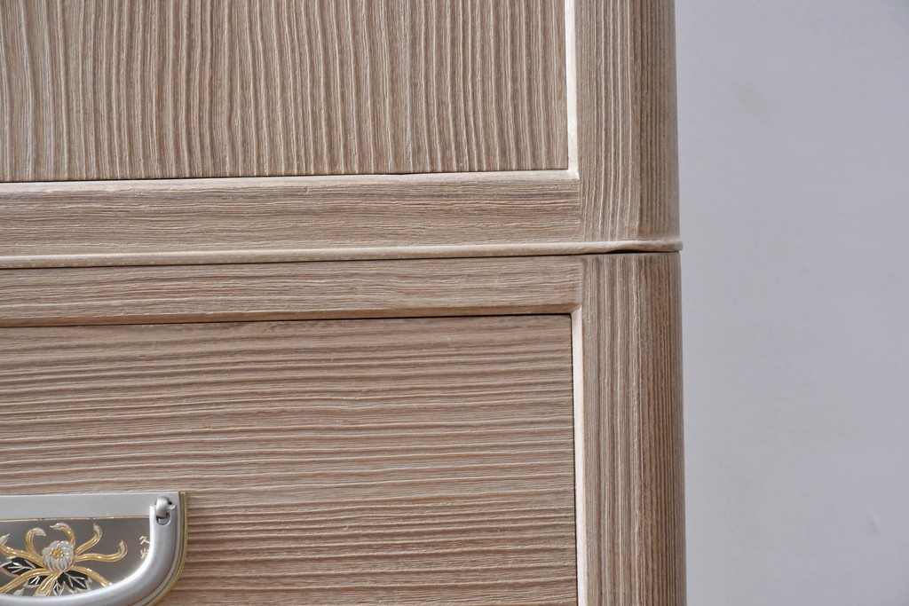 中古　美品　伝統工芸品　一級技能士 有本一郎作・久光刻　繊細な彫刻が美しい加茂総桐箪笥　定価約150万円　(R-086221)