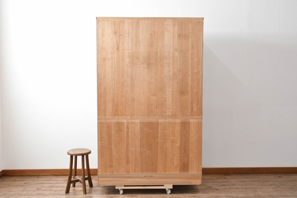 中古　美品　伝統工芸品　一級技能士 有本一郎作・久光刻　繊細な彫刻が美しい加茂総桐箪笥　定価約150万円　(R-086221)