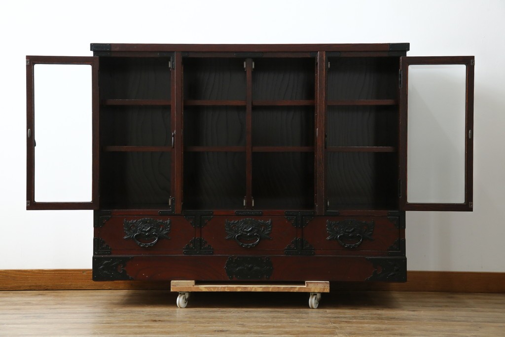 中古　欅産業　仙台民芸箪笥(仙台箪笥)　重厚な金具が魅力的な引き出し3杯付きのサイドボード　定価約60万円　(R-086222)