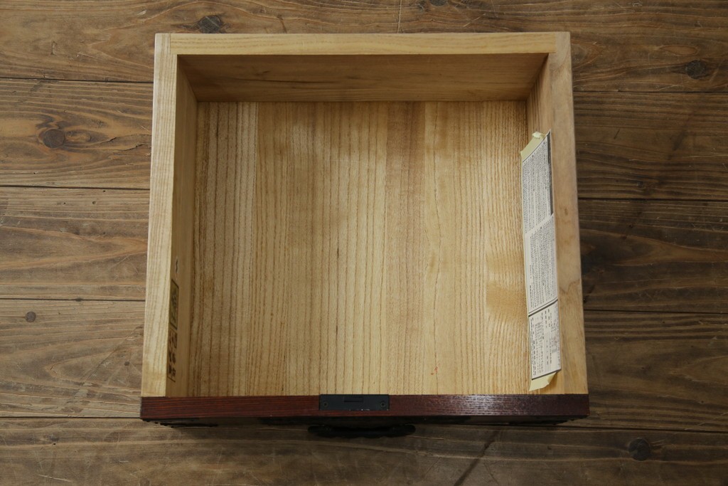 中古　欅産業　仙台民芸箪笥(仙台箪笥)　重厚な金具が魅力的な引き出し3杯付きのサイドボード　定価約60万円　(R-086222)