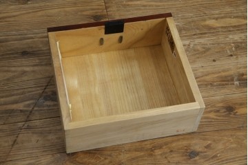 中古　欅産業　仙台民芸箪笥(仙台箪笥)　重厚な金具が魅力的な引き出し3杯付きのサイドボード　定価約60万円　(R-086222)