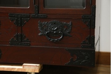 中古　欅産業　仙台民芸箪笥(仙台箪笥)　重厚な金具が魅力的な引き出し3杯付きのサイドボード　定価約60万円　(R-086222)