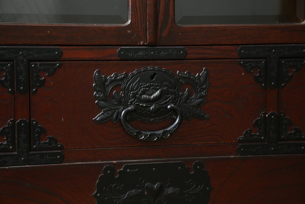 中古　欅産業　仙台民芸箪笥(仙台箪笥)　重厚な金具が魅力的な引き出し3杯付きのサイドボード　定価約60万円　(R-086222)