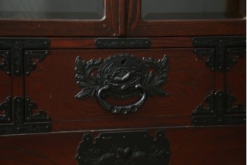 中古　欅産業　仙台民芸箪笥(仙台箪笥)　重厚な金具が魅力的な引き出し3杯付きのサイドボード　定価約60万円　(R-086222)