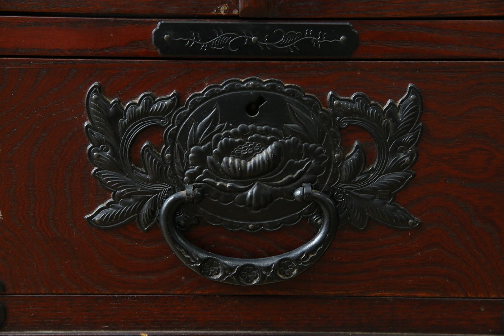 中古　欅産業　仙台民芸箪笥(仙台箪笥)　重厚な金具が魅力的な引き出し3杯付きのサイドボード　定価約60万円　(R-086222)