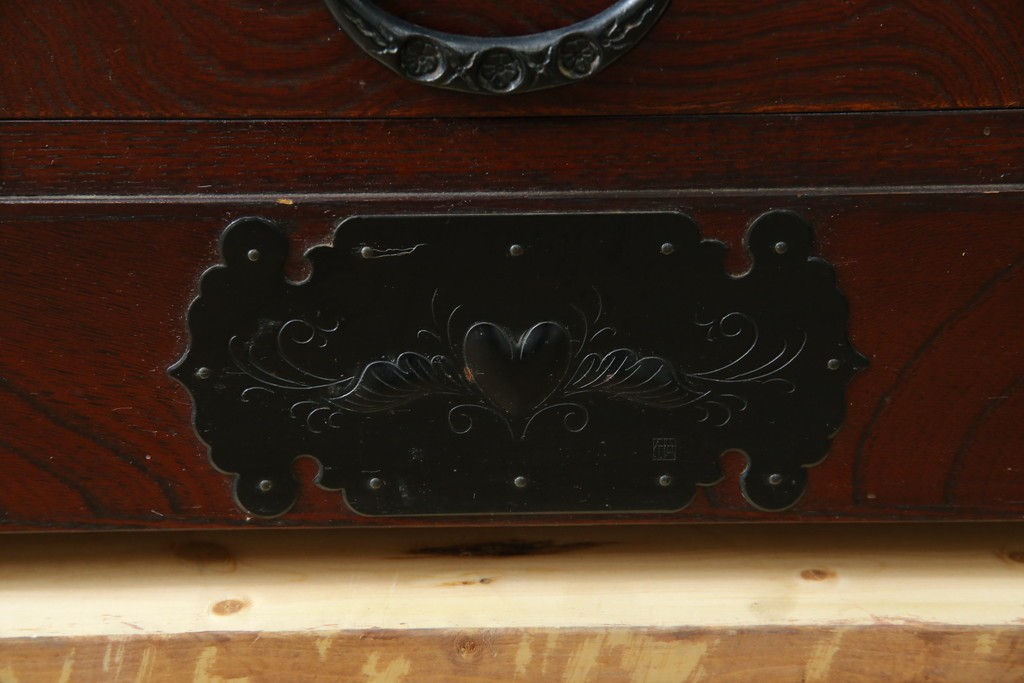 中古　欅産業　仙台民芸箪笥(仙台箪笥)　重厚な金具が魅力的な引き出し3杯付きのサイドボード　定価約60万円　(R-086222)