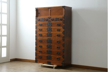 和製ヴィンテージ　美品　岩谷堂箪笥　重厚な金具が目を惹く引き出し9杯の衣装箪笥　(R-086224)