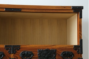 和製ヴィンテージ　美品　岩谷堂箪笥　重厚な金具が目を惹く引き出し9杯の衣装箪笥　(R-086224)