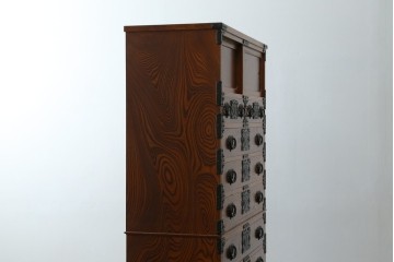 和製ヴィンテージ　美品　岩谷堂箪笥　重厚な金具が目を惹く引き出し9杯の衣装箪笥　(R-086224)