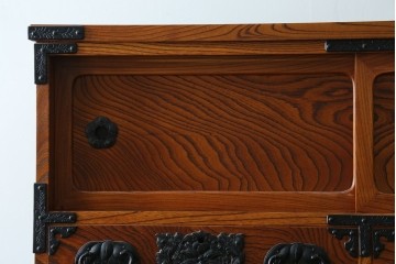 和製ヴィンテージ　美品　岩谷堂箪笥　重厚な金具が目を惹く引き出し9杯の衣装箪笥　(R-086224)