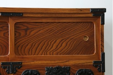 和製ヴィンテージ　美品　岩谷堂箪笥　重厚な金具が目を惹く引き出し9杯の衣装箪笥　(R-086224)