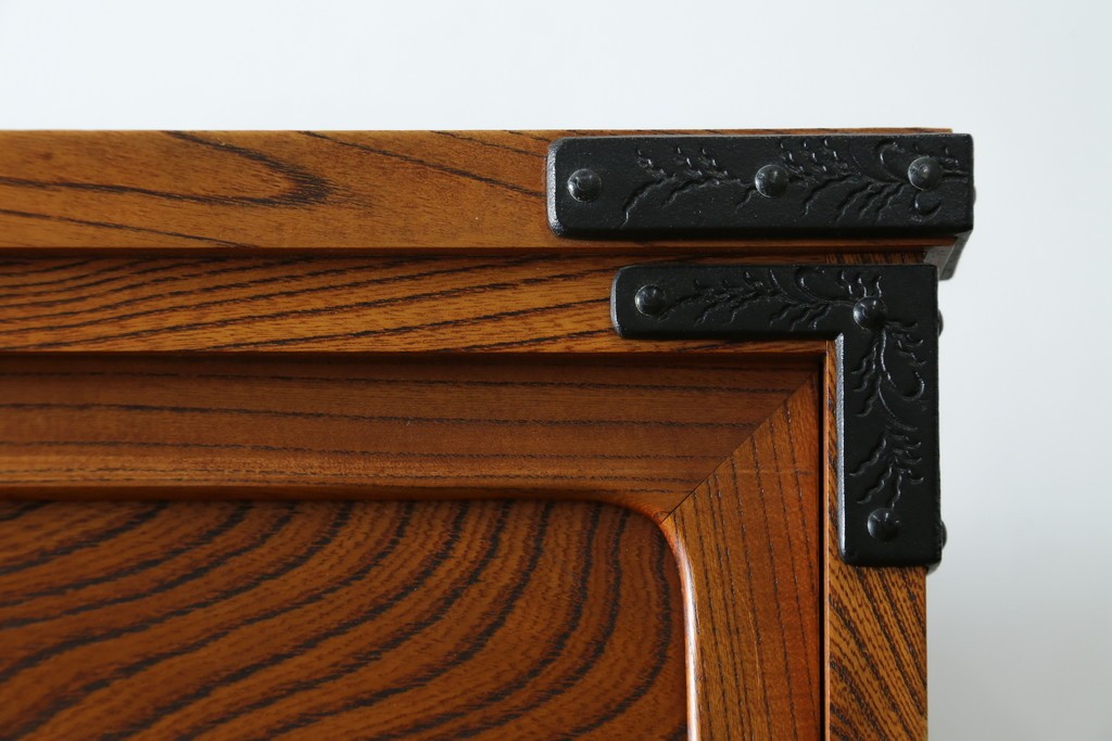 和製ヴィンテージ　美品　岩谷堂箪笥　重厚な金具が目を惹く引き出し9杯の衣装箪笥　(R-086224)