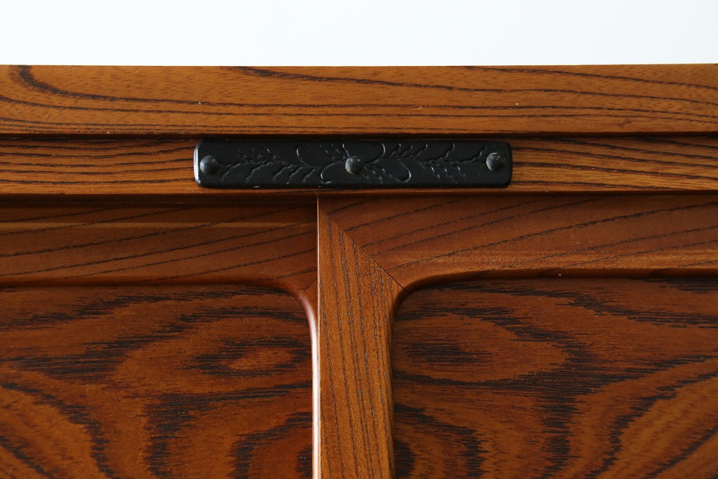 和製ヴィンテージ　美品　岩谷堂箪笥　重厚な金具が目を惹く引き出し9杯の衣装箪笥　(R-086224)