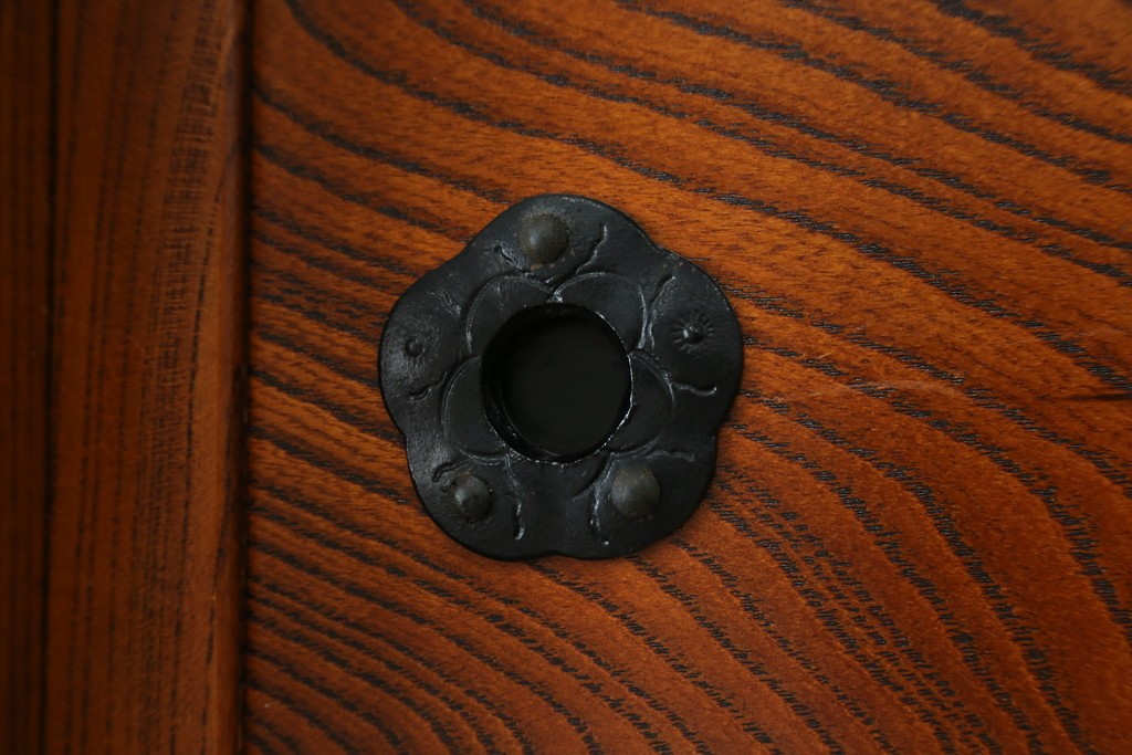 和製ヴィンテージ　美品　岩谷堂箪笥　重厚な金具が目を惹く引き出し9杯の衣装箪笥　(R-086224)