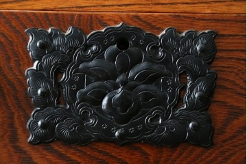 和製ヴィンテージ　美品　岩谷堂箪笥　重厚な金具が目を惹く引き出し9杯の衣装箪笥　(R-086224)