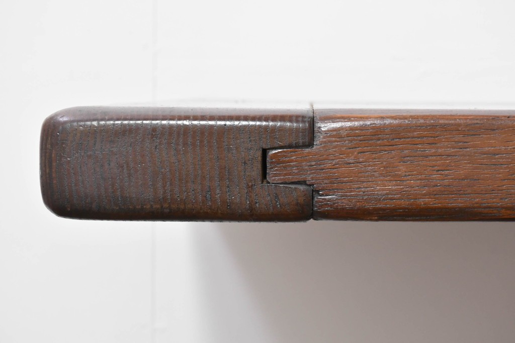 中古　美品　高級!　TARPAC社(タルパック)　PTイニシャル　栗材　イタリア職人手作りの重厚感あふれるダイニングテーブル　定価約120万円　(R-086225)