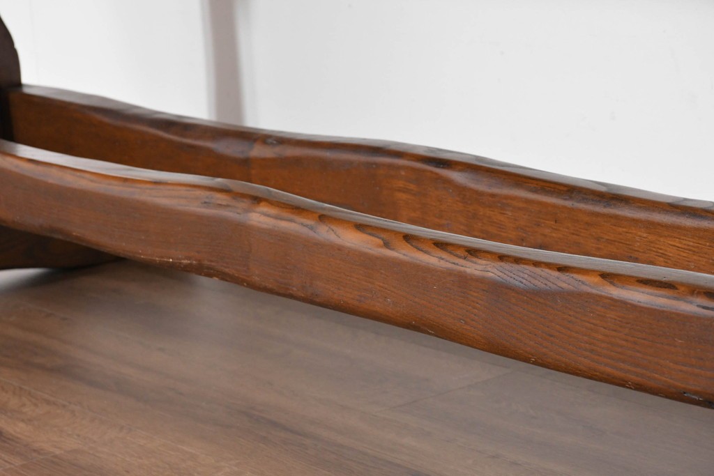 中古　美品　高級!　TARPAC社(タルパック)　PTイニシャル　栗材　イタリア職人手作りの重厚感あふれるダイニングテーブル　定価約120万円　(R-086225)