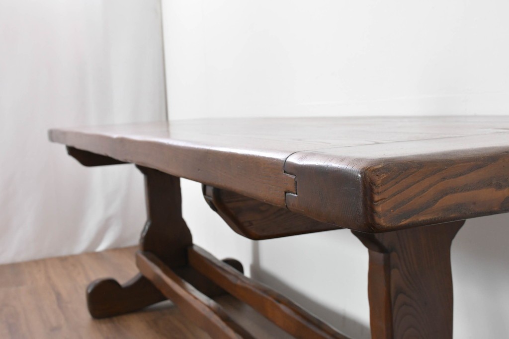 中古　美品　高級!　TARPAC社(タルパック)　PTイニシャル　栗材　イタリア職人手作りの重厚感あふれるダイニングテーブル　定価約120万円　(R-086225)