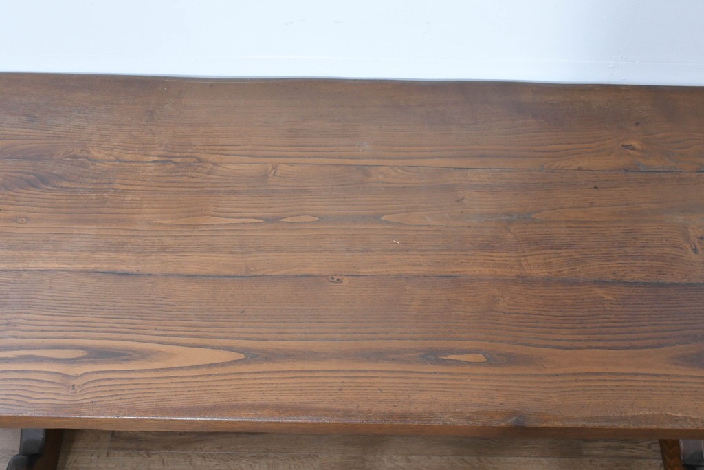 中古　美品　高級!　TARPAC社(タルパック)　PTイニシャル　栗材　イタリア職人手作りの重厚感あふれるダイニングテーブル　定価約120万円　(R-086225)