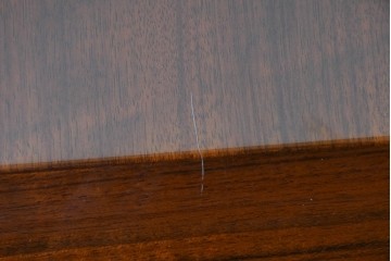 中古　美品　カリモク家具(karimoku)　domani(ドマーニ)　Forza(フォルザ)シリーズ　美しい杢目が広がる天板と金色のアクセントが映えるローテーブル　定価約45万円　(R-086226)