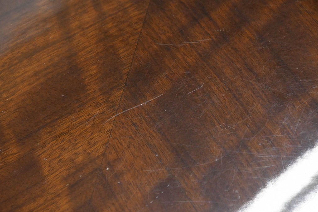 中古　美品　カリモク家具(karimoku)　domani(ドマーニ)　Forza(フォルザ)シリーズ　美しい杢目が広がる天板と金色のアクセントが映えるローテーブル　定価約45万円　(R-086226)