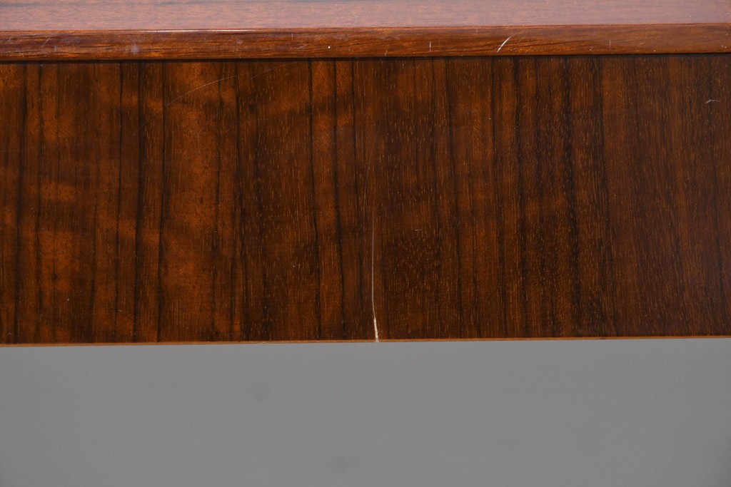 中古　美品　カリモク家具(karimoku)　domani(ドマーニ)　Forza(フォルザ)シリーズ　美しい杢目が広がる天板と金色のアクセントが映えるローテーブル　定価約45万円　(R-086226)