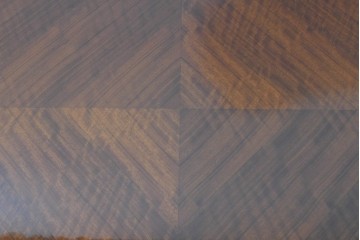 中古　美品　カリモク家具(karimoku)　domani(ドマーニ)　Forza(フォルザ)シリーズ　美しい杢目が広がる天板と金色のアクセントが映えるローテーブル　定価約45万円　(R-086226)