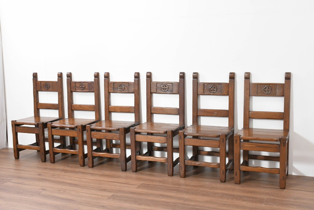 中古　美品　高級!　イタリア職人手作り品　TARPAC社(タルパック)　PTイニシャル　栗材　背板に彫刻意匠を施したダイニングチェア6脚セット　定価(6脚合計)約113万円　(R-086227)