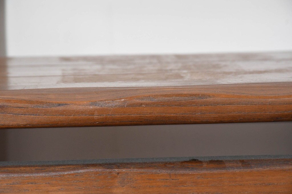 中古　美品　高級!　イタリア職人手作り品　TARPAC社(タルパック)　PTイニシャル　栗材　背板に彫刻意匠を施したダイニングチェア6脚セット　定価(6脚合計)約113万円　(R-086227)