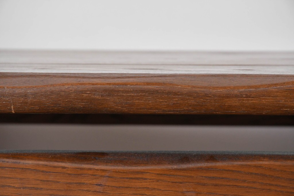 中古　美品　高級!　イタリア職人手作り品　TARPAC社(タルパック)　PTイニシャル　栗材　背板に彫刻意匠を施したダイニングチェア6脚セット　定価(6脚合計)約113万円　(R-086227)