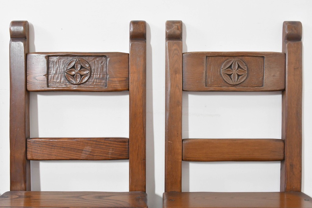 中古　美品　高級!　イタリア職人手作り品　TARPAC社(タルパック)　PTイニシャル　栗材　背板に彫刻意匠を施したダイニングチェア6脚セット　定価(6脚合計)約113万円　(R-086227)