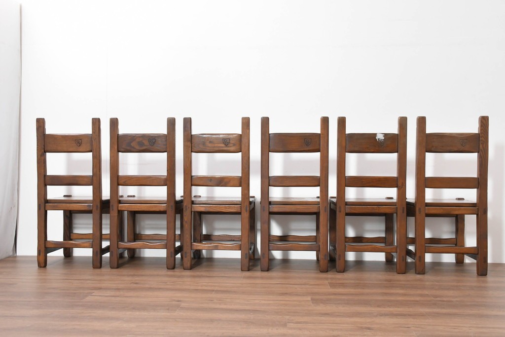 中古　美品　高級!　イタリア職人手作り品　TARPAC社(タルパック)　PTイニシャル　栗材　背板に彫刻意匠を施したダイニングチェア6脚セット　定価(6脚合計)約113万円　(R-086227)