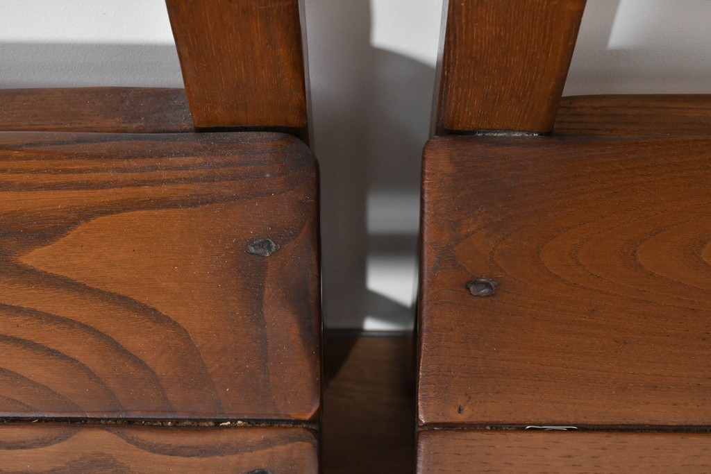 中古　美品　高級!　イタリア職人手作り品　TARPAC社(タルパック)　PTイニシャル　栗材　背板に彫刻意匠を施したダイニングチェア6脚セット　定価(6脚合計)約113万円　(R-086227)