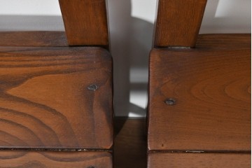 中古　美品　高級!　イタリア職人手作り品　TARPAC社(タルパック)　PTイニシャル　栗材　背板に彫刻意匠を施したダイニングチェア6脚セット　定価(6脚合計)約113万円　(R-086227)