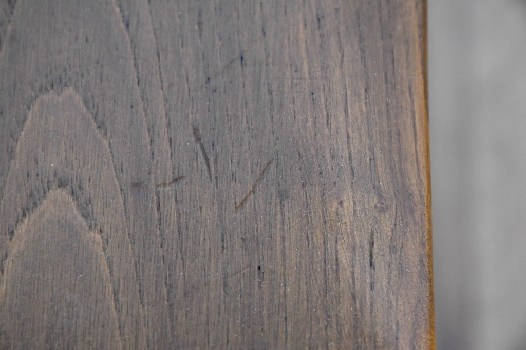 中古　美品　高級!　イタリア職人手作り品　TARPAC社(タルパック)　PTイニシャル　栗材　背板に彫刻意匠を施したダイニングチェア6脚セット　定価(6脚合計)約113万円　(R-086227)