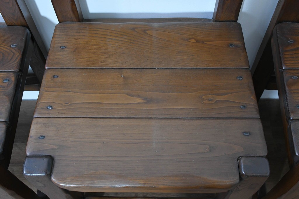 中古　美品　高級!　イタリア職人手作り品　TARPAC社(タルパック)　PTイニシャル　栗材　背板に彫刻意匠を施したダイニングチェア6脚セット　定価(6脚合計)約113万円　(R-086227)