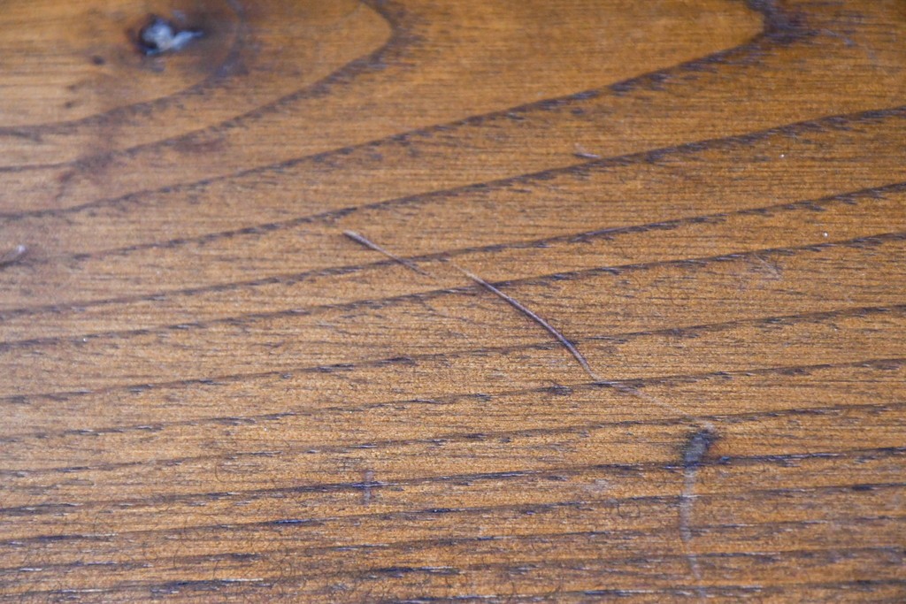 中古　美品　高級!　イタリア職人手作り品　TARPAC社(タルパック)　PTイニシャル　栗材　背板に彫刻意匠を施したダイニングチェア6脚セット　定価(6脚合計)約113万円　(R-086227)